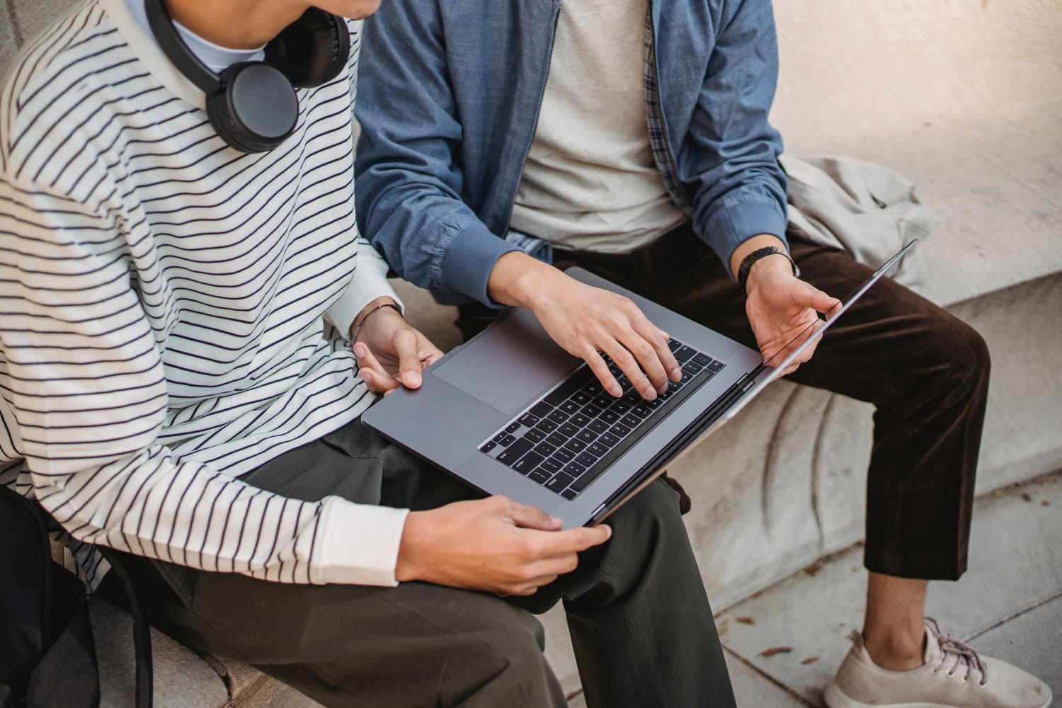 Student working on freelancing in pakistan